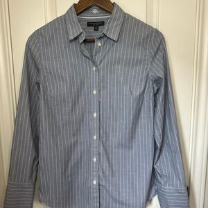 SOLD - Banana Republic Women’s Button Up Blouse